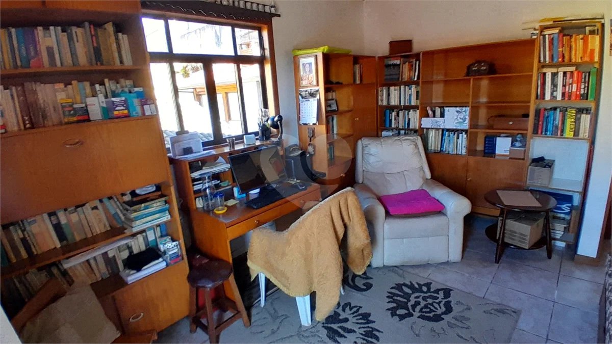 Sobrado à venda com 3 quartos, sendo 1 suíte, em Vila Isabela, Campos do Jordão, SP
