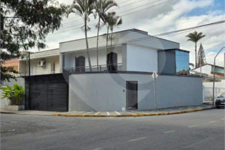 Casa à venda com 3 quartos em Vila Oliveira, Mogi das Cruzes, SP