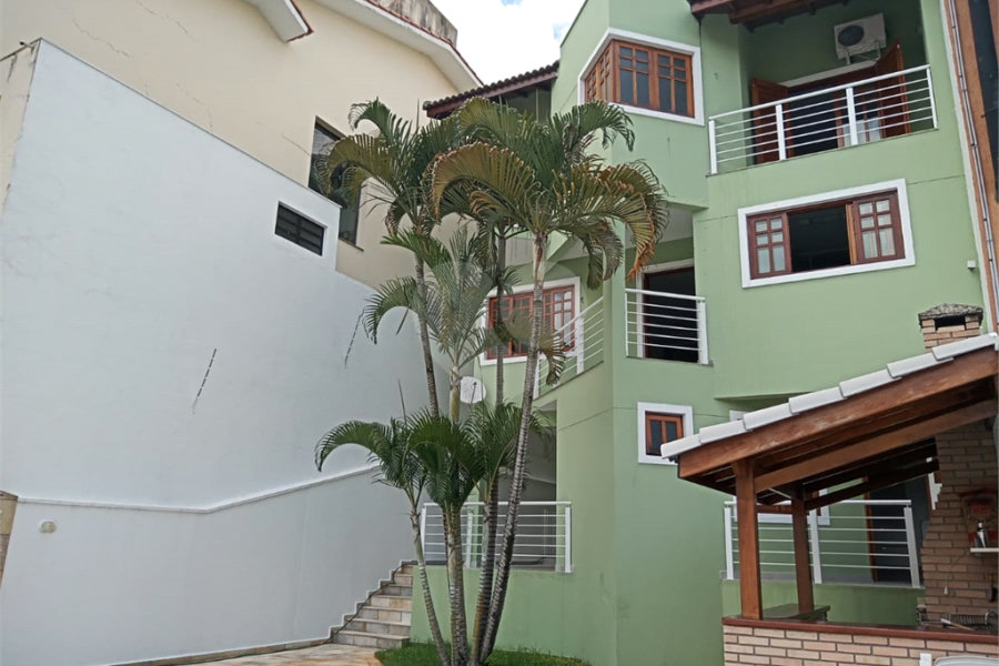 Sobrado à venda com 4 quartos, sendo 3 suítes, em Tremembé, São Paulo, SP