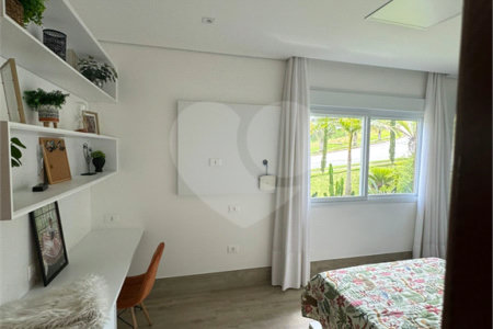 Casa à venda com 4 suítes no condomínio Itaporã, Atibaia - SP