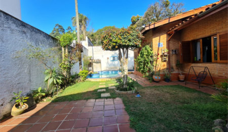 Casa à venda com 3 quartos, sendo 1 suíte, em Interlagos, São Paulo, SP