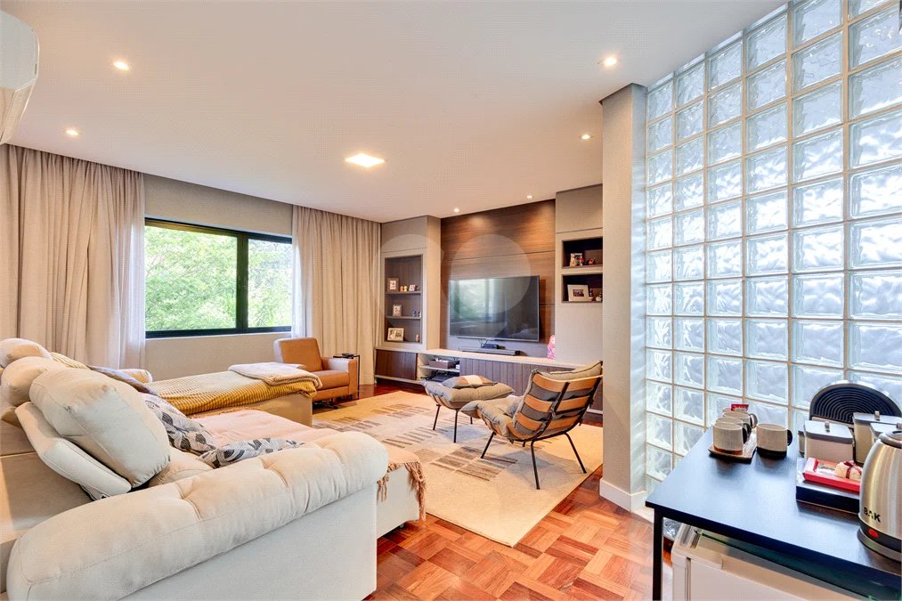 Casa à venda com 4 suítes em Granja Julieta, São Paulo, SP