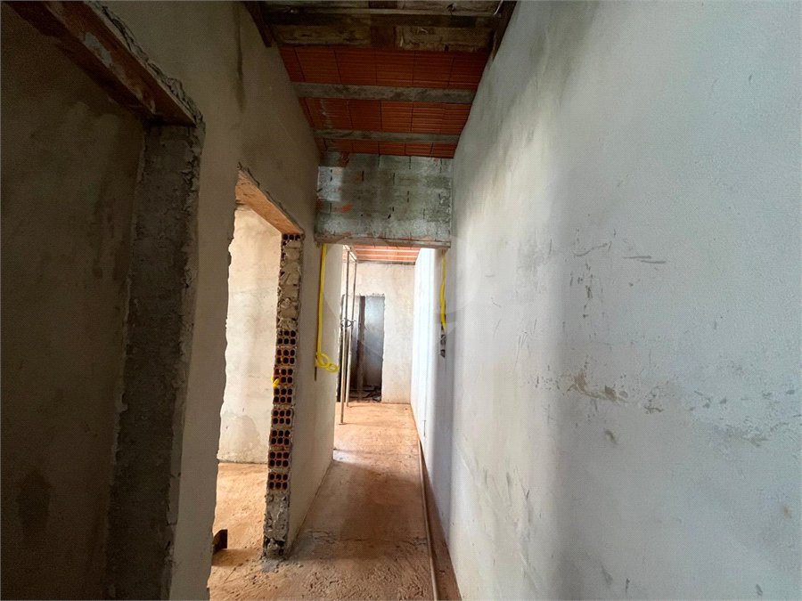 Casa à venda com 2 quartos, sendo 1 suíte,  no condomínio Tivolli, Itapetininga - SP