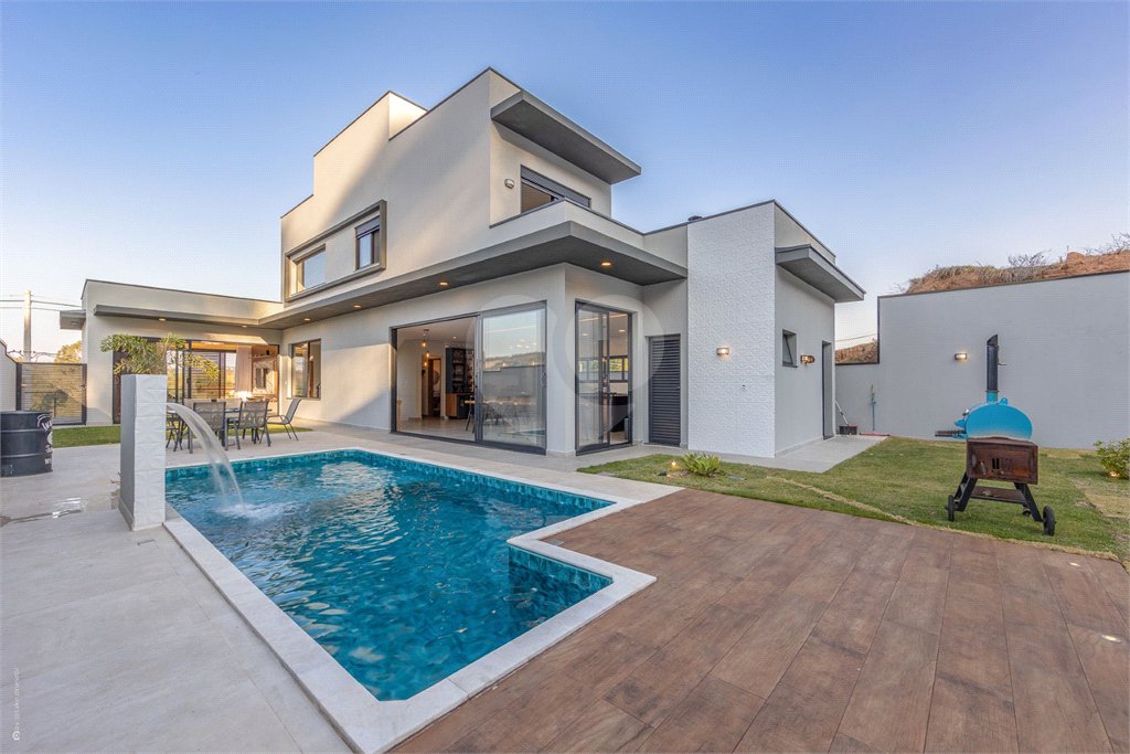 Casa à venda com 3 suítes no condomínio Villa D' Oro, Vinhedo - SP