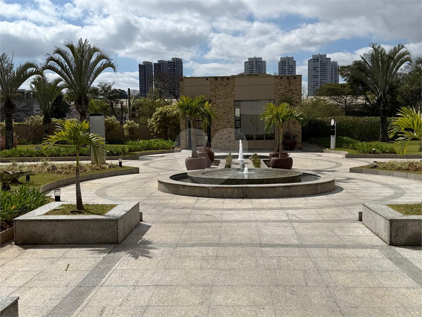 Apartamento à venda com 4 quartos, sendo 3 suítes, em Campo Grande, São Paulo, SP