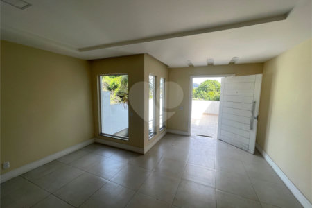 Casa à venda com 3 quartos, sendo 1 suíte, no condomínio Residencial Green Ville, Rio de Janeiro - RJ