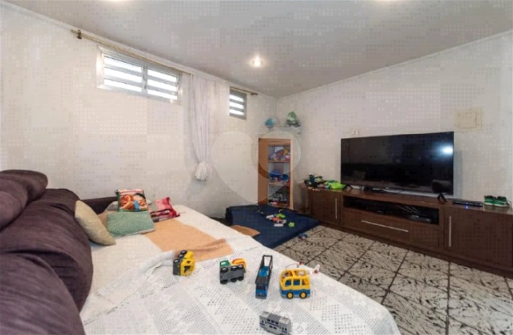 Casa à venda com 5 quartos, sendo 3 suítes, em Vila Santo Estéfano, São Paulo, SP