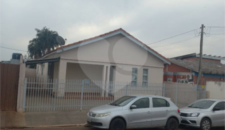 Casa à venda com 3 quartos no Centro, Inocência, MS