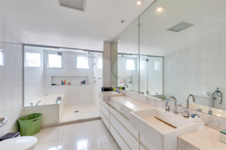 Apartamento à venda com 4 suítes em Campo Belo, São Paulo, SP