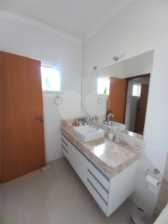 Casa à venda com 3 quartos, sendo 1 suíte, no condomínio São Domingos, Valinhos - SP