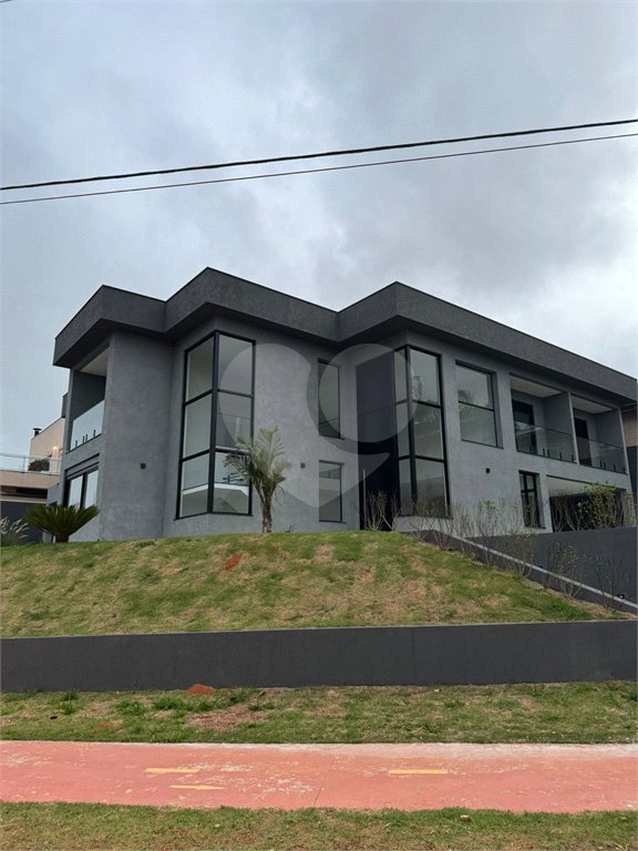 Casa à venda com 5 suítes no condomínio Residencial Santa Maria, Jandira - SP