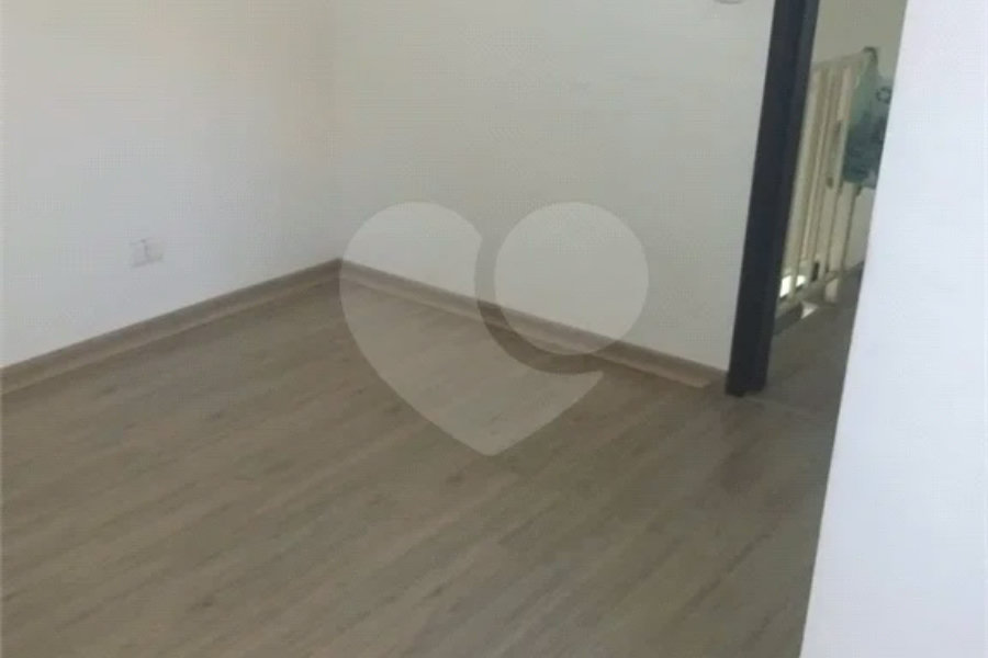 Casa à venda com 3 quartos, sendo 1 suíte, no condomínio Primavera, São Paulo - SP