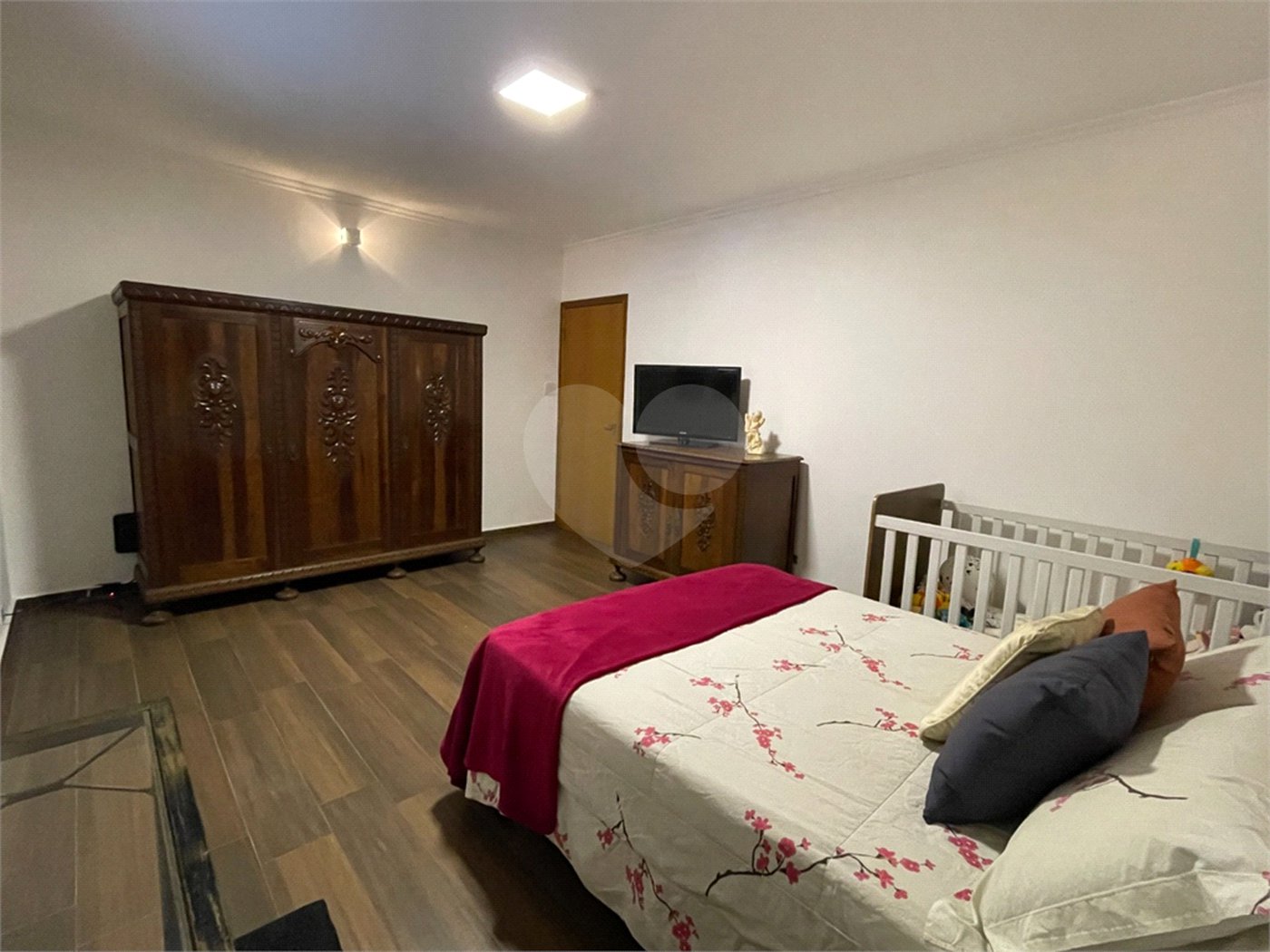 Sobrado à venda com 5 quartos, sendo 1 suíte, em Alto da Boa Vista, São Paulo, SP