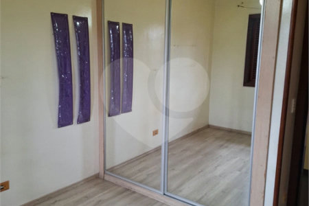 Casa à venda com 4 quartos, sendo 1 suíte, no condomínio Conjunto Residencial Green Village I, Mogi das Cruzes - SP
