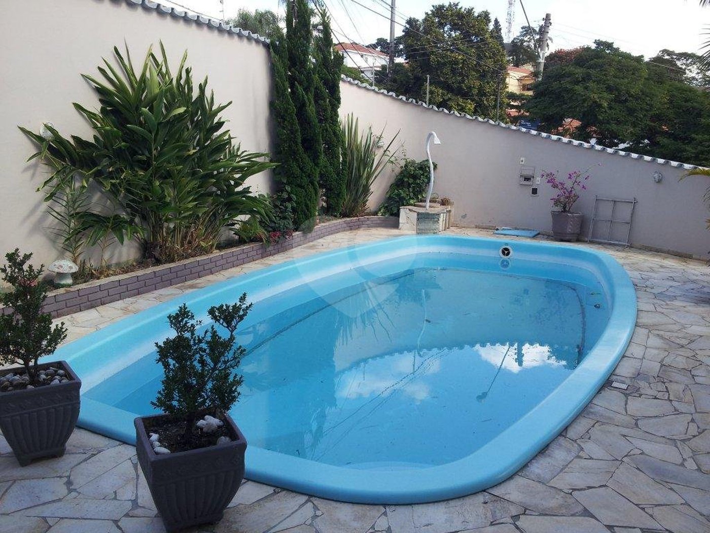 Casa à venda com 4 quartos, sendo 2 suítes, no condomínio Travessa Mário Antônio Correia,174, São Paulo - SP