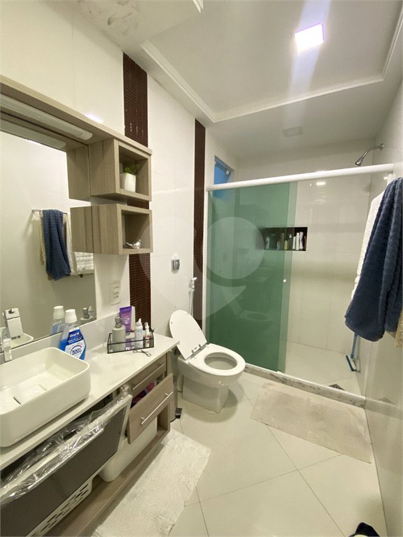 Casa à venda com 4 quartos, sendo 2 suítes, no condomínio Golden Village, Rio de Janeiro - RJ