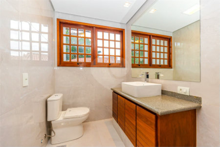 Casa à venda com 4 quartos, sendo 2 suítes, em Jardim Marajoara, São Paulo, SP