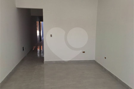 Sobrado à venda com 3 quartos, sendo 1 suíte,  em Parque Boturussu, São Paulo, SP