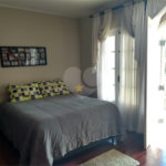 Casa à venda com 5 quartos, sendo 3 suítes,  em Vila Oliveira, Mogi das Cruzes, SP