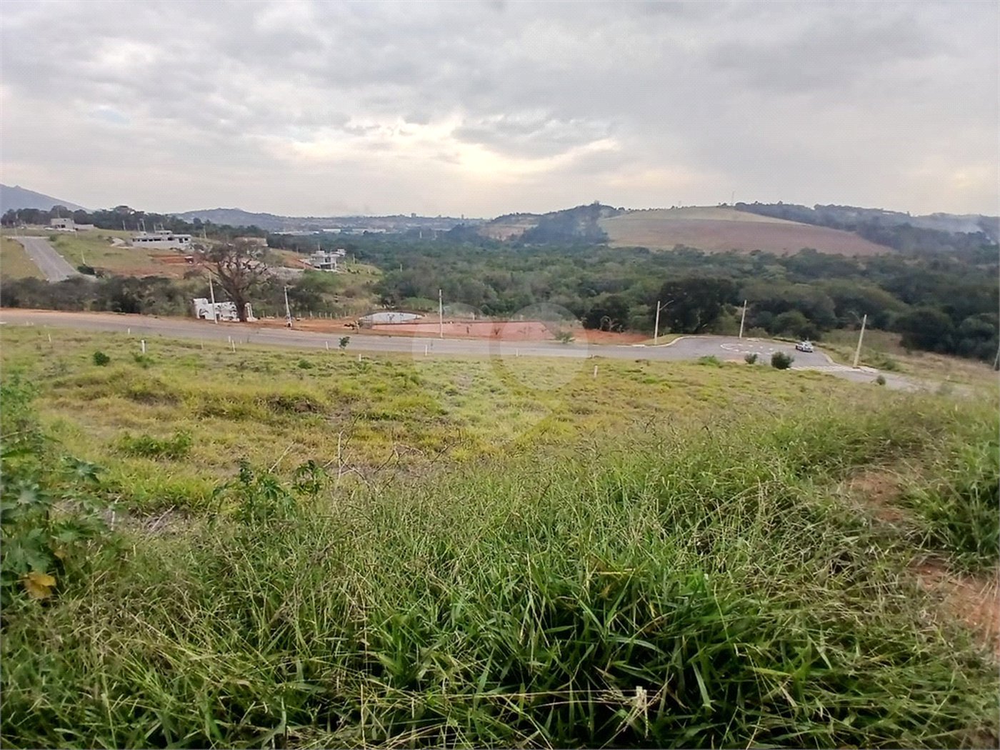 Lote com 561,86 m² à Venda em Condomínio Fechado