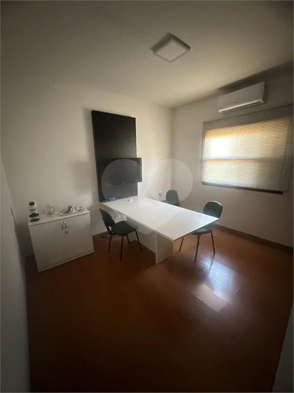 Casa à venda com 4 quartos, sendo 1 suíte,  no Centro, Vinhedo, SP