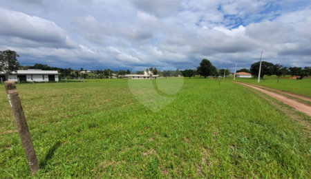 Terreno à venda no condomínio Vila Pinhal, Itirapina - SP
