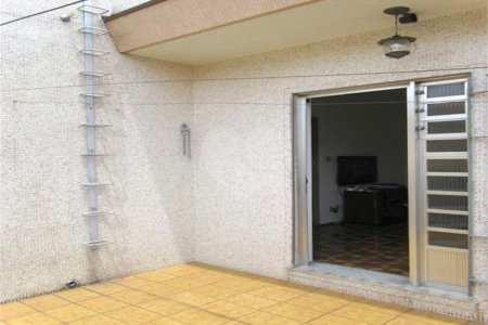 Excelente sobrado com terraço e jardim, 3 dormitórios 1 suíte.