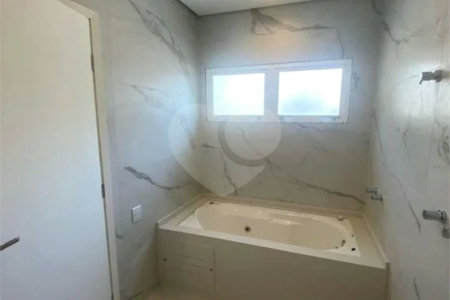 Casa à venda no bairro Dos Casa, em São Bernardo do Campo, com 280 m², 4 dormitórios, 3 suítes, 4 vagas, hidromassagem e fácil acesso às principais rodovias.