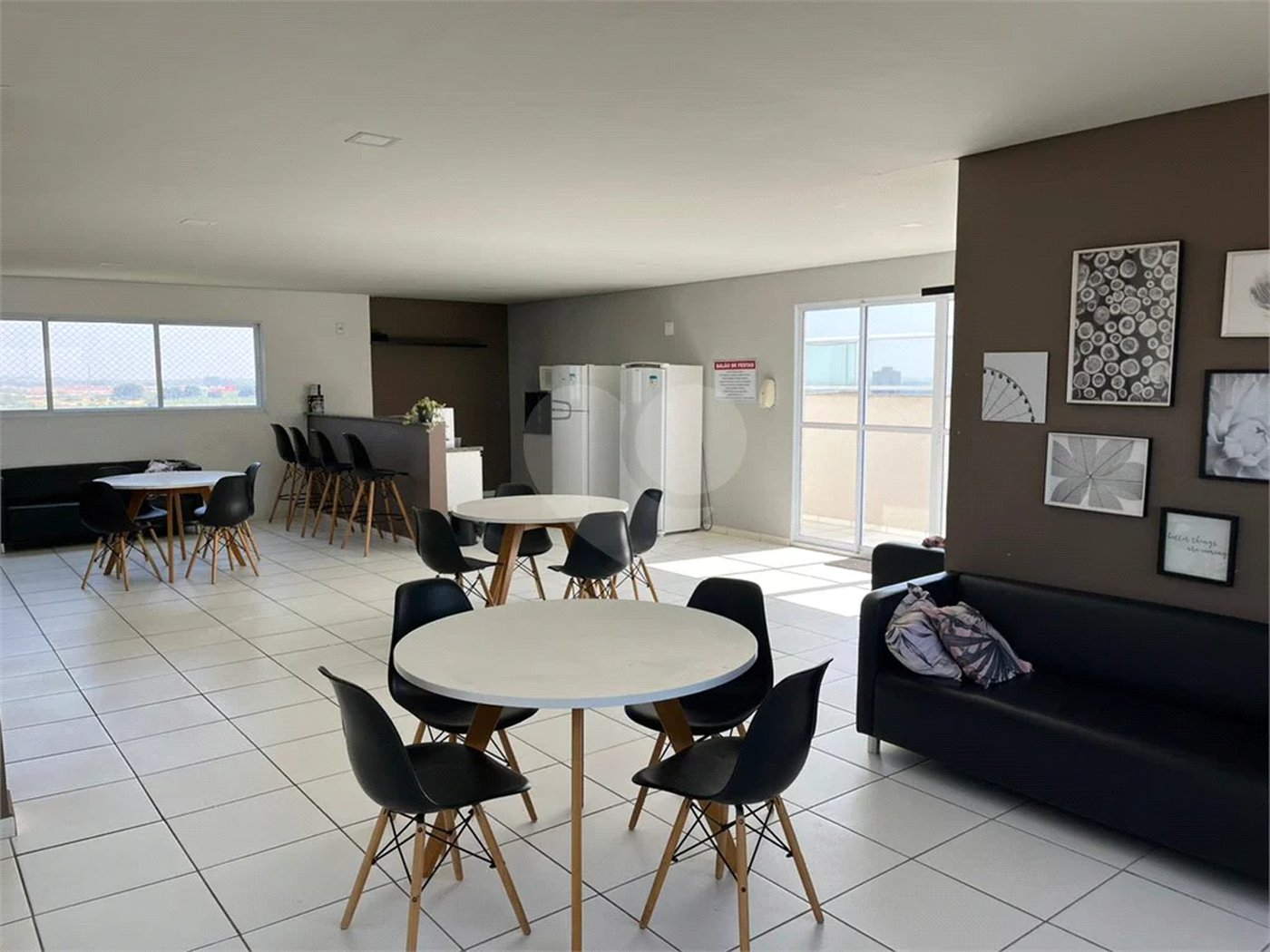 Apartamento à venda com 2 dormitórios e 1 suíte no 13 andar!