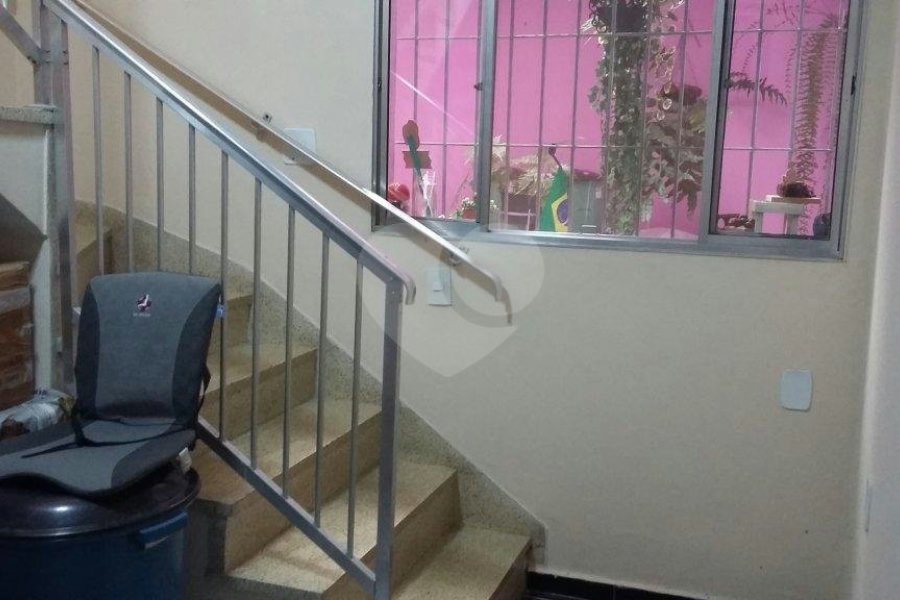 Sobrado à venda com 3 quartos em Parque Peruche, São Paulo, SP