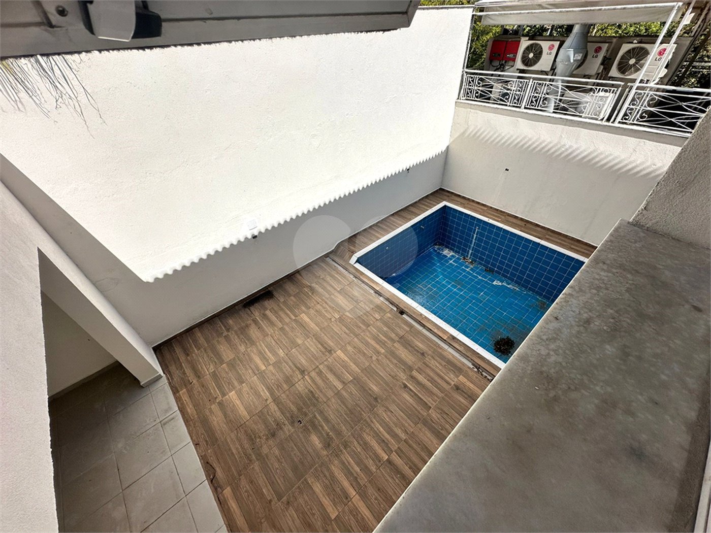 Casa à venda com 4 suítes no condomínio Villaggio Houda, São Paulo - SP