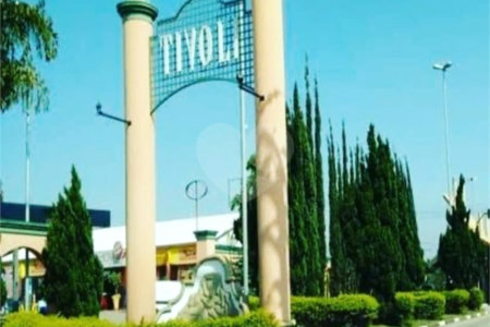 Casa à venda com 4 quartos, sendo 3 suítes,  no condomínio Residencial Tivoli Park, Sorocaba - SP