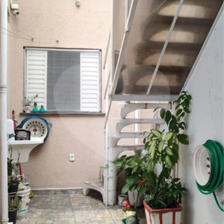 Sobrado à venda com 3 quartos em Vila Maria de Maggi, Suzano, SP