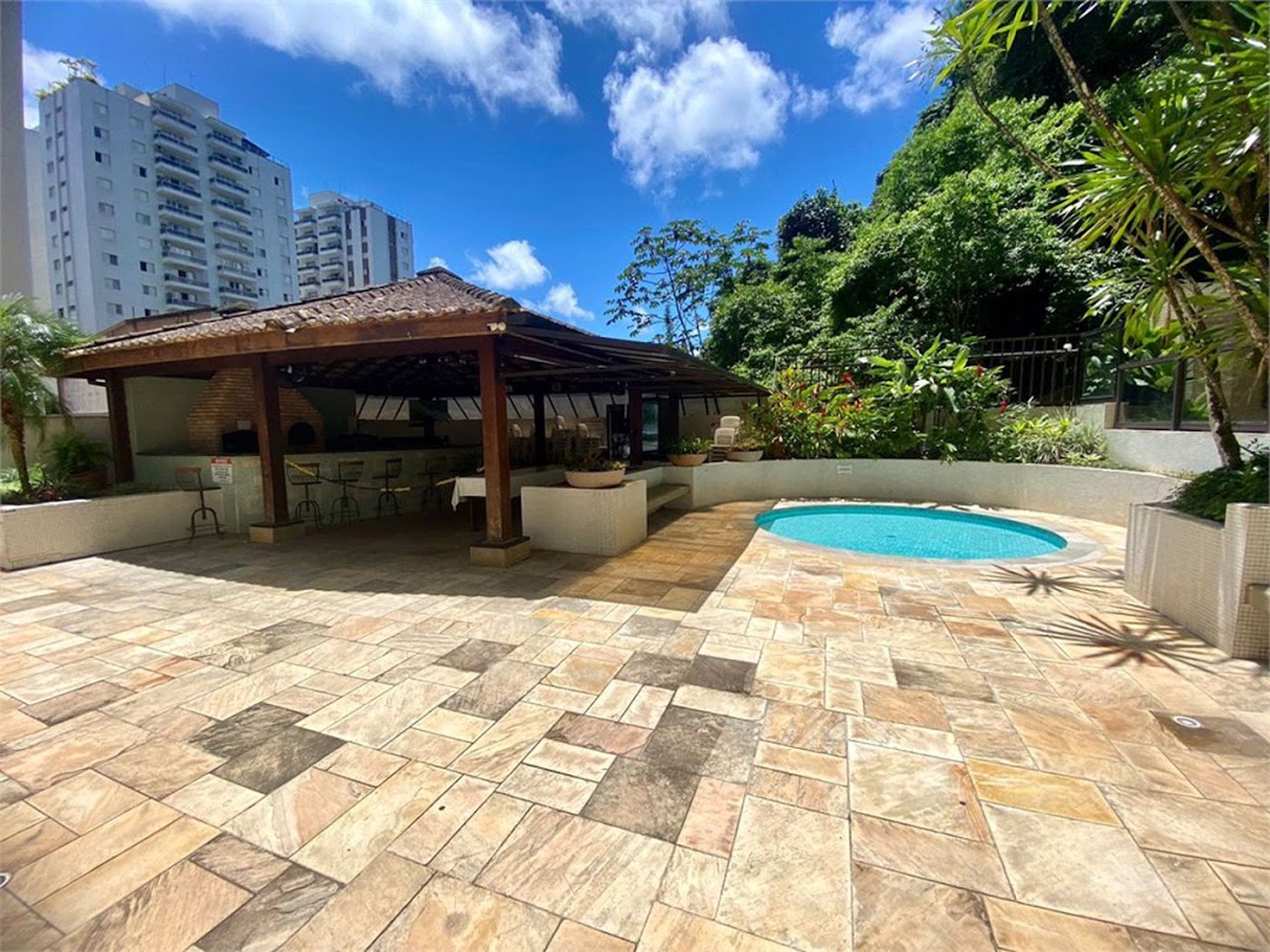 Apartamento Residencial à venda, Centro, Guarujá - AP1482.