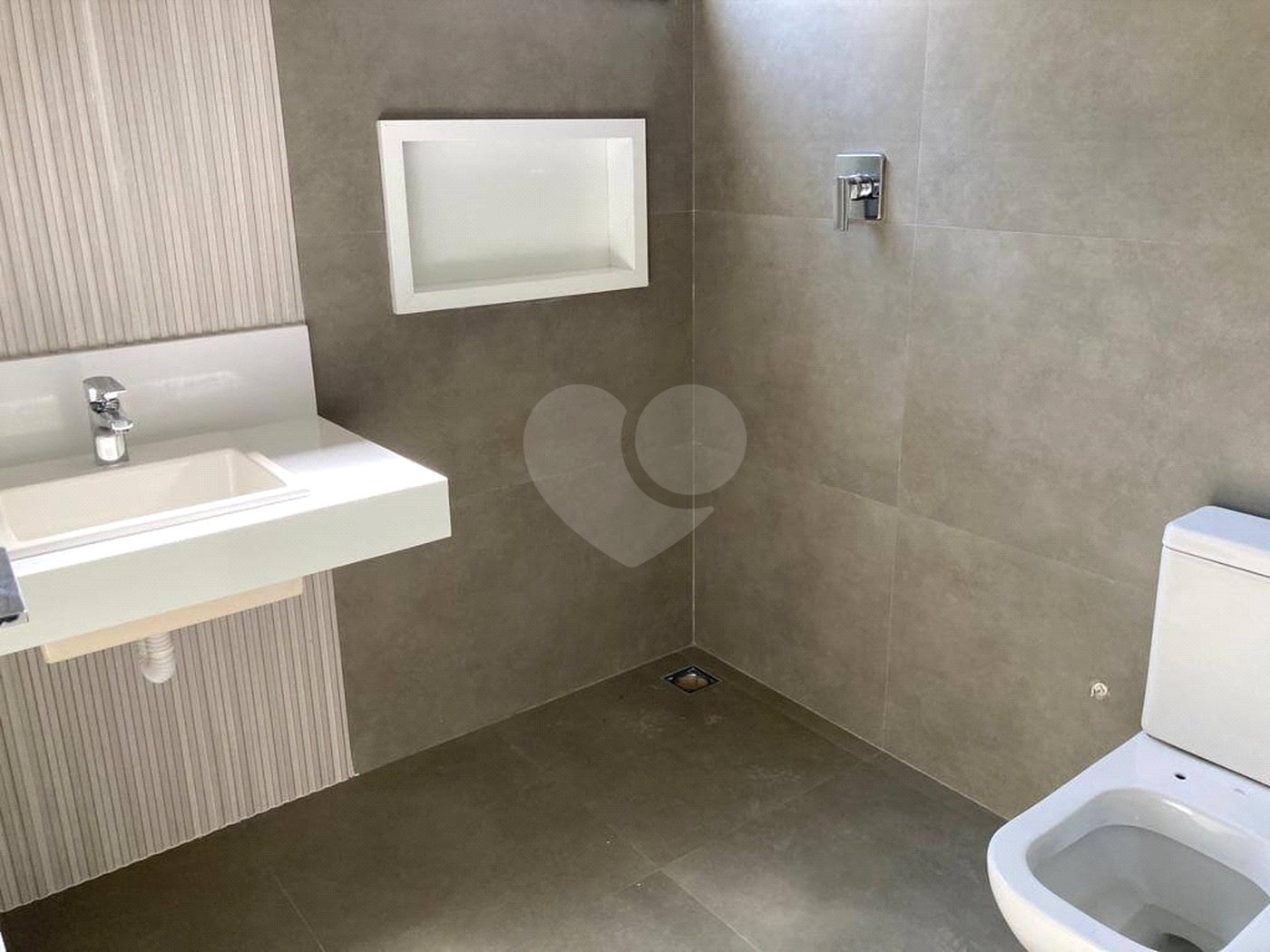 Casa à venda com 5 suítes no condomínio Alphaville 1, São José dos Campos - SP