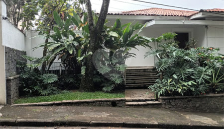 Casa à venda ou para alugar com 6 quartos, sendo 4 suítes,  em JARDIM GUEDALA, São Paulo, SP
