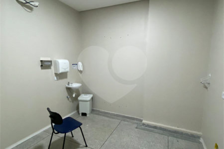 Salão para alugar em Vila Romanópolis, Ferraz de Vasconcelos, SP