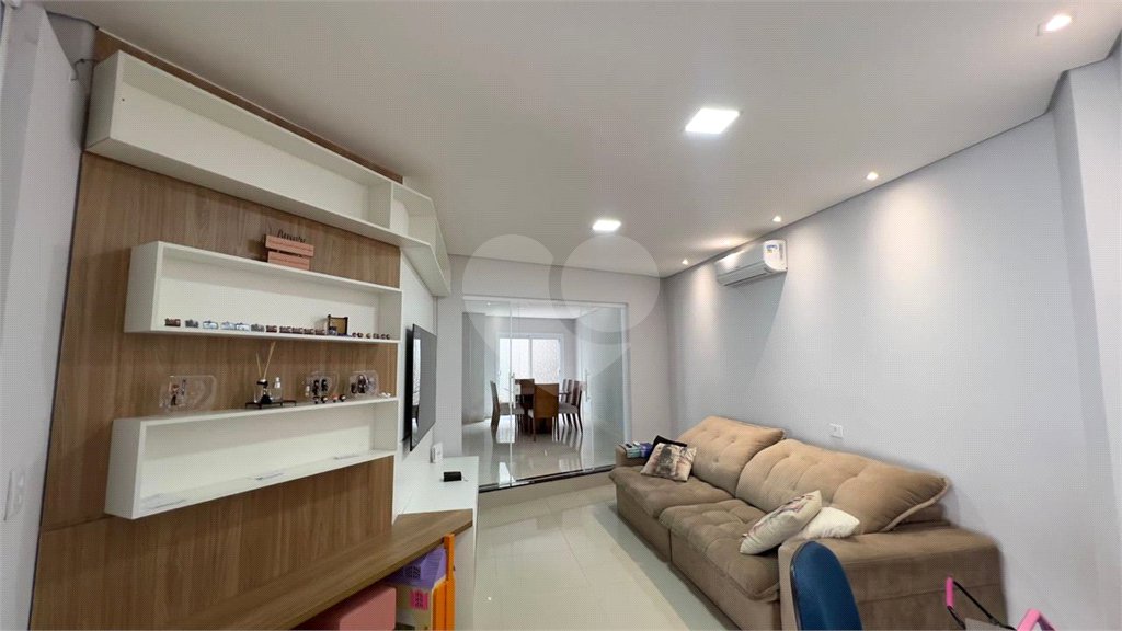 Casa à venda com 3 quartos, sendo 1 suíte,  no condomínio Jardim das Flores, Sorocaba - SP