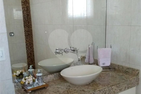 Casa à venda com 3 quartos, sendo 2 suítes, em Condomínio Residencial Terras do Oriente, Valinhos, SP