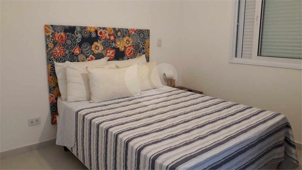 Casa à venda com 4 quartos, sendo 3 suítes, no condomínio Residencial Vila Esmeralda, São Sebastião - SP