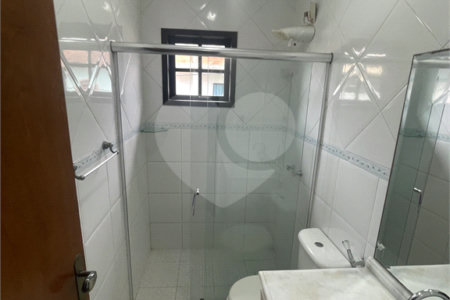 Casa à venda com 5 quartos, sendo 3 suítes, no condomínio Recanto das Palmeiras, Rio de Janeiro - RJ