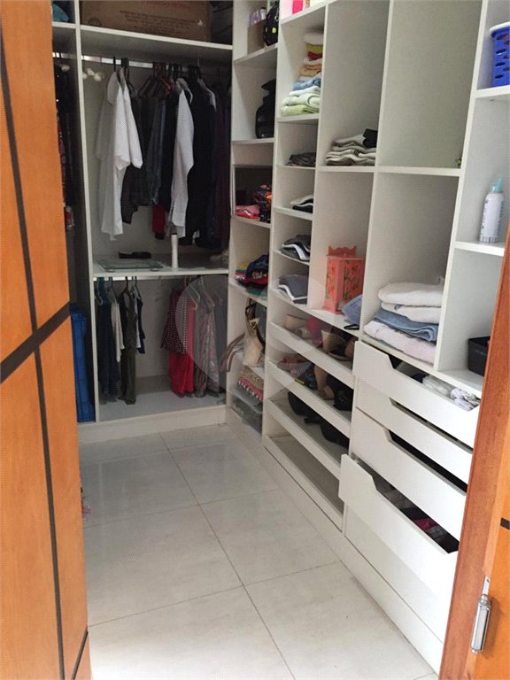 Sobrado à venda com 3 quartos, sendo 1 suíte,  em Alto da Boa Vista, Mogi das Cruzes, SP