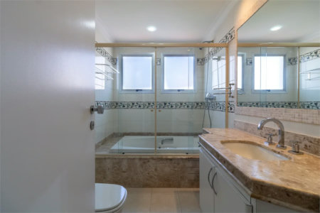 Apartamento à venda com 4 quartos, sendo 3 suítes, em Brooklin Paulista, São Paulo, SP