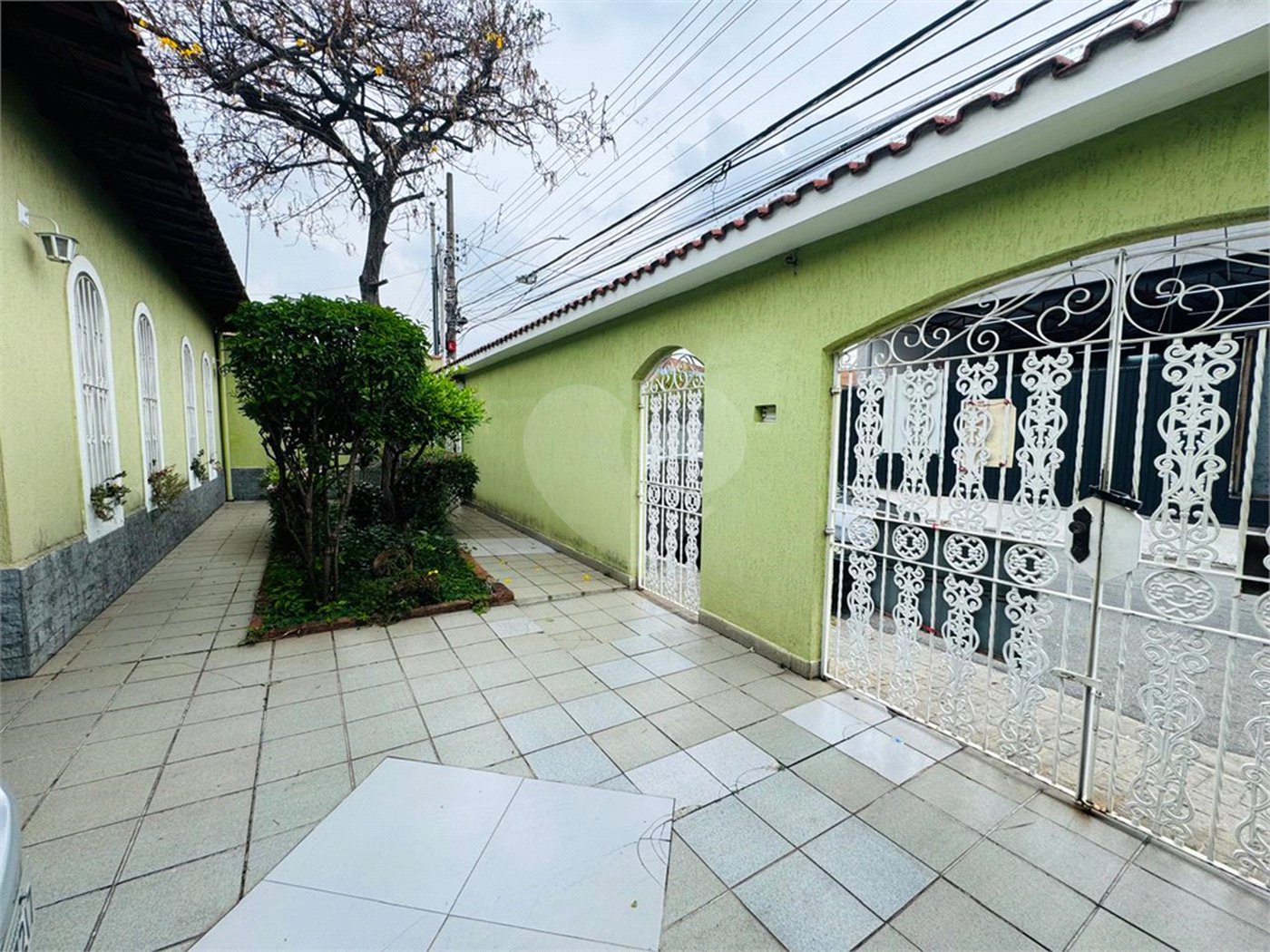 Casa à venda com 4 quartos, sendo 1 suíte,  em Vila Galvão, Guarulhos, SP