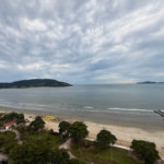 Apartamento Alto Padrão Frente Mar com 4 Dormitórios, 3 Suítes e 3 Vagas na Orla de Santos