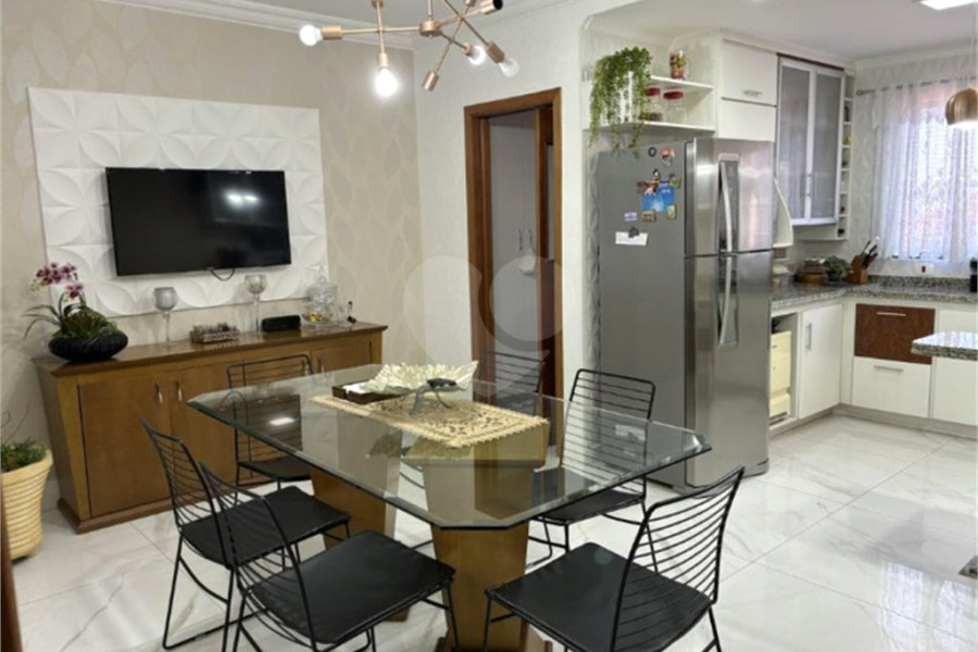 Sobrado à venda com 4 quartos, sendo 1 suíte, em Vila Floresta, Santo André, SP