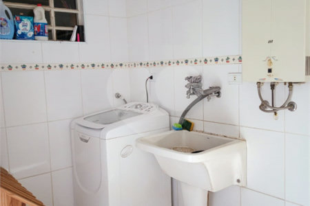 Sobrado à venda com 3 quartos, sendo 1 suíte, no Centro, Biritiba-mirim, SP