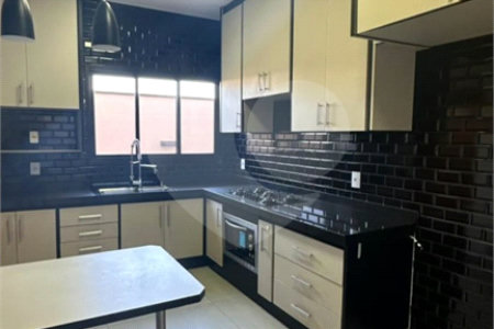 Casa à venda com 3 quartos, sendo 2 suítes, no condomínio Residencial Maria Dulce, Indaiatuba - SP