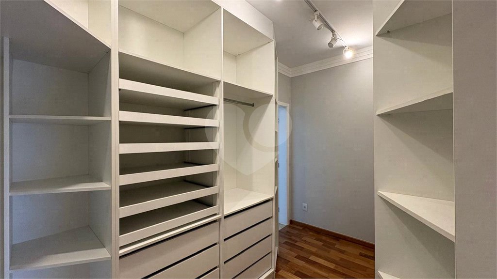 Casa à venda com 4 quartos, sendo 3 suítes, no condomínio Mont Blanc, Sorocaba - SP