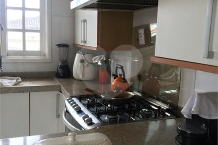 Sobrado à venda com 4 quartos, sendo 1 suíte, em Jardim Virginia Bianca, São Paulo, SP